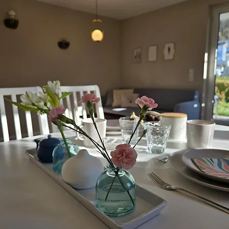 Charmante Mit Garten In *