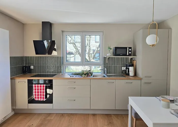 Charmante 3-schlafzimmer Mit Garten Appartement